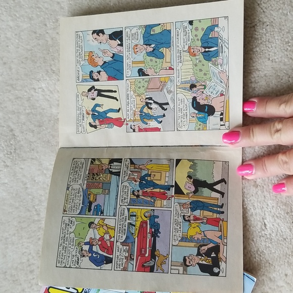 2 Archie Digest Magazine comics - Picture 8 of 8